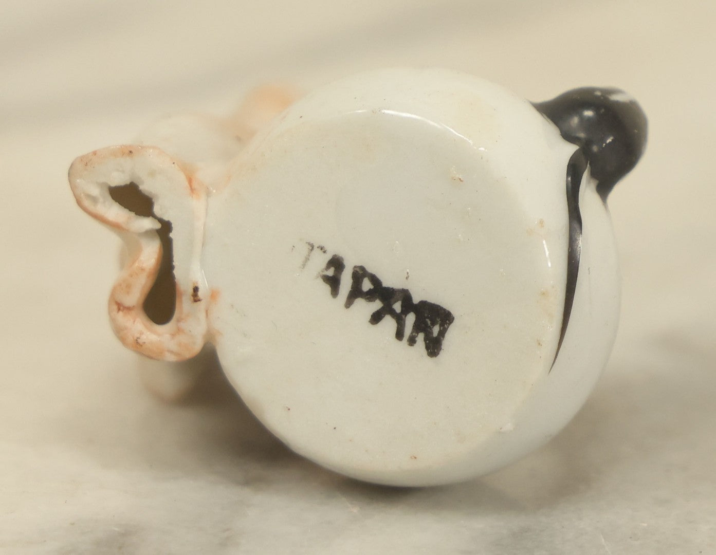 Lot 039 - Vintage Porcelain Baby Chamber Pot Figurine, Baby Looking Down At Potty With Mouse Crawling Out Of It, Made In Japan