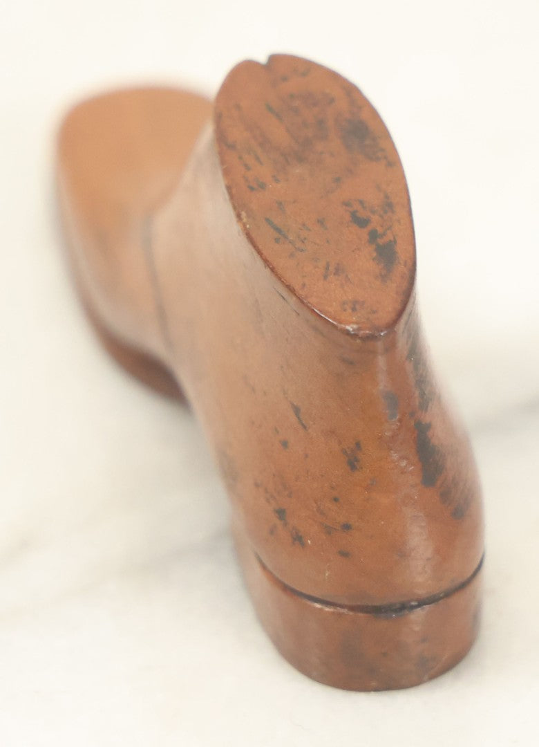 Lot 083 - Miniature Hand Carved Wood Folk Art Shoe, Unmarked, Unsigned