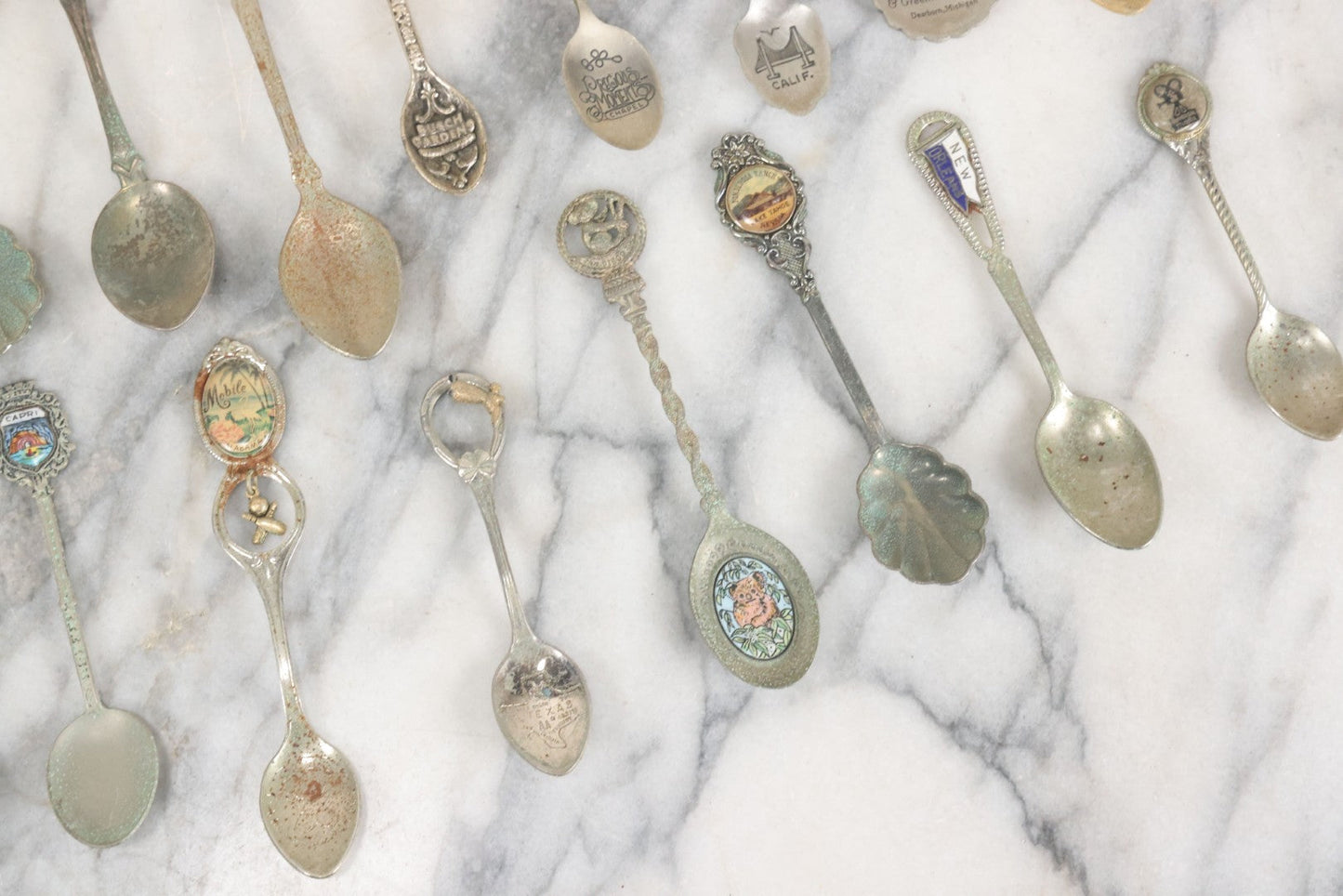 Lot 123 - Grouping Of 37 Souvenir Spoons Mostly From Travel, Landmarks, Etc., Including Sea World, Hawaii, And Many Other States