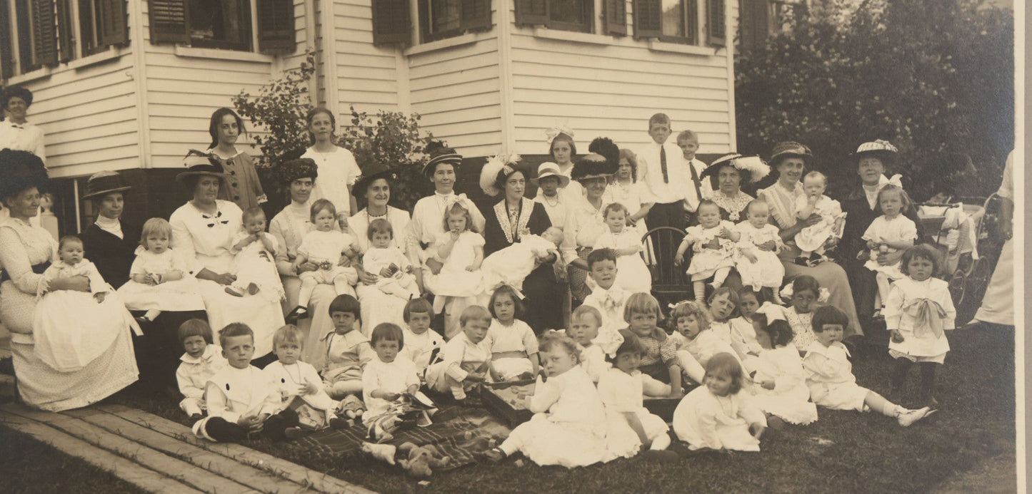 Lot 063 - Pair Of Antique Boarded Photographs Of Mothers And Their Toddlers Posing In Front Of A Home