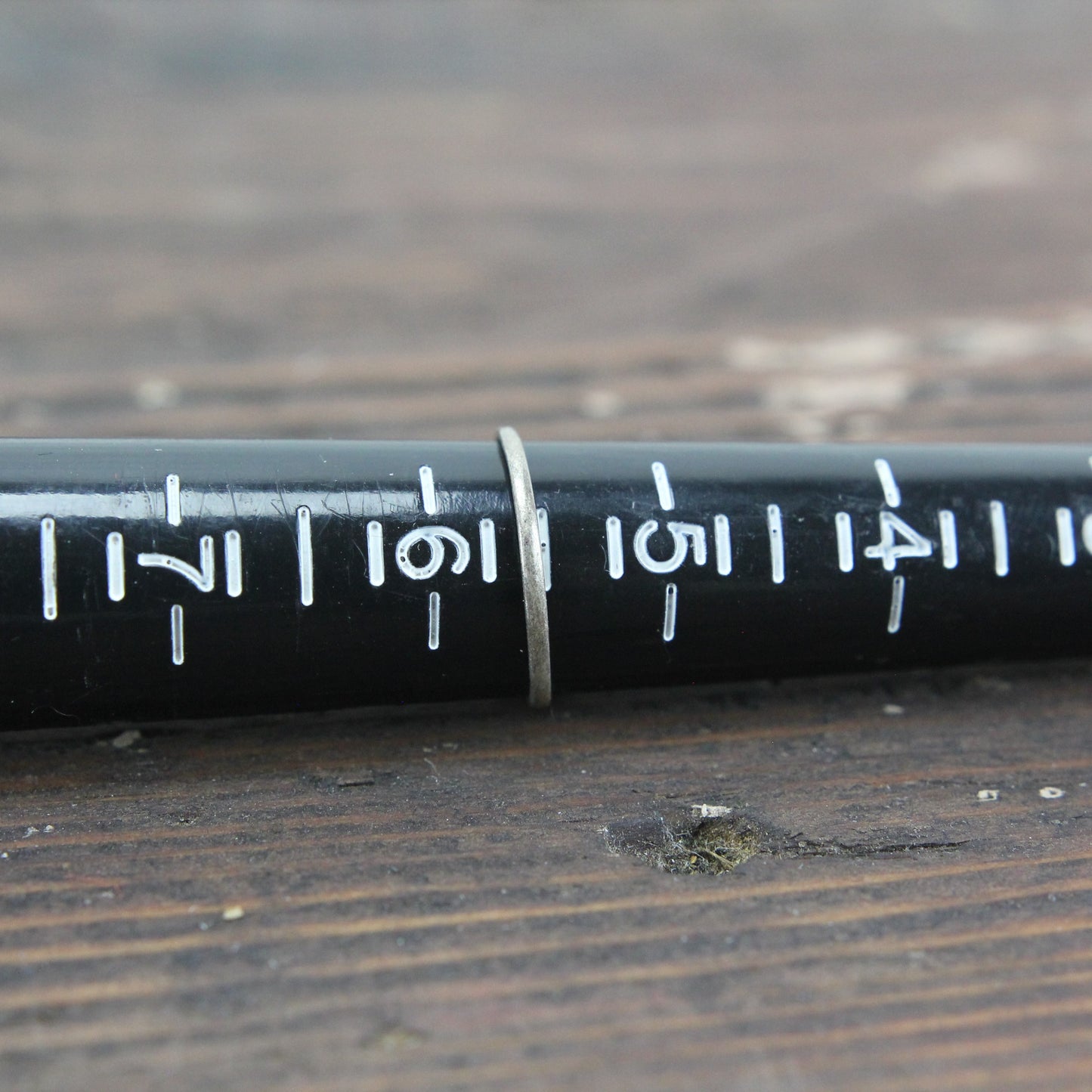 Sterling Silver Ring with Feather-Like Design - Size 5.75