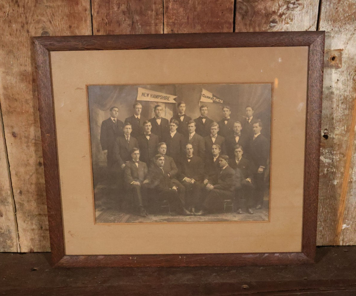 Antique Framed Gamma Theta Fraternity Photo With New Hampshire Pennant, 21 Men In Photo