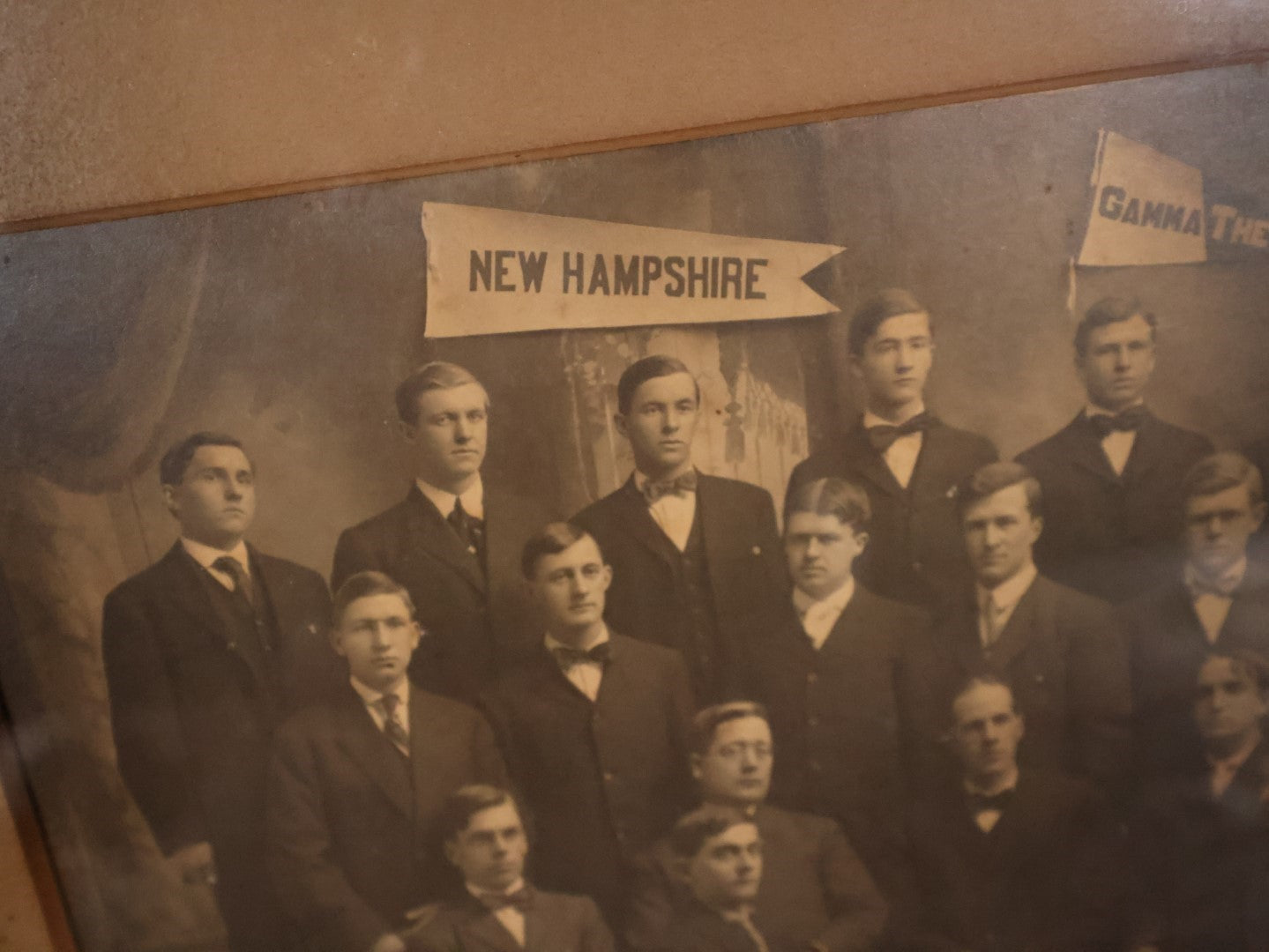 Antique Framed Gamma Theta Fraternity Photo With New Hampshire Pennant, 21 Men In Photo