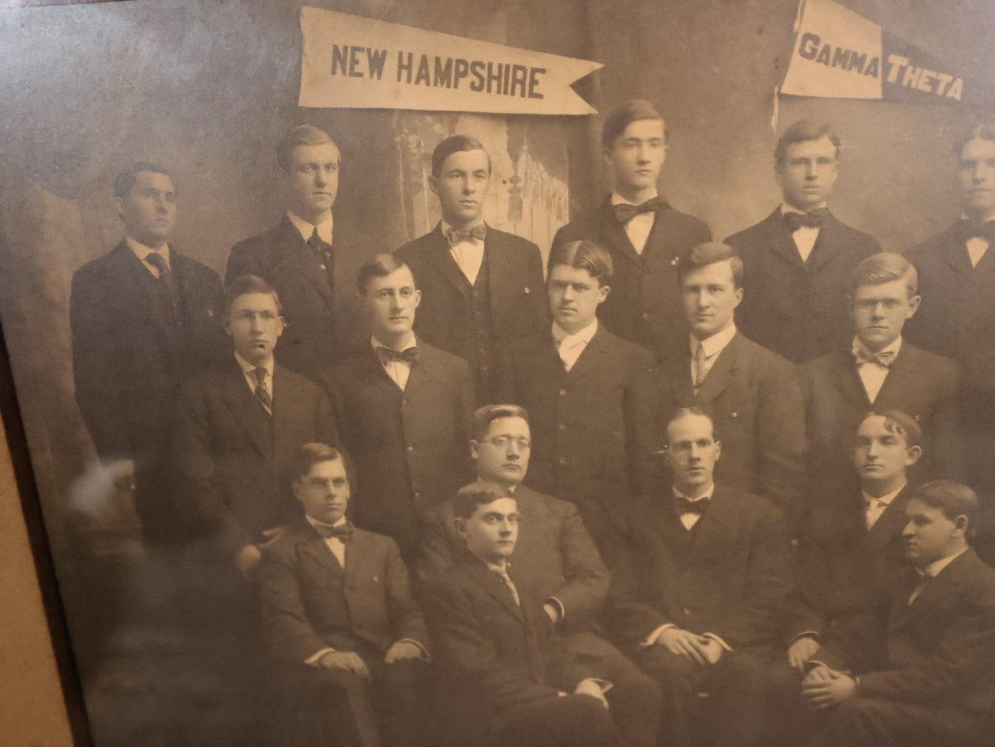 Antique Framed Gamma Theta Fraternity Photo With New Hampshire Pennant, 21 Men In Photo