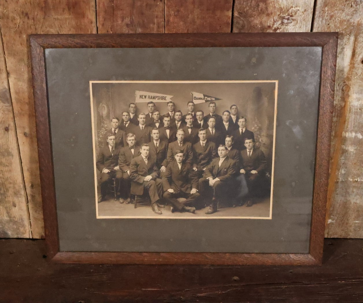 Antique Framed Gamma Theta Fraternity Photo With New Hampshire Pennant, 27 Men In Photo