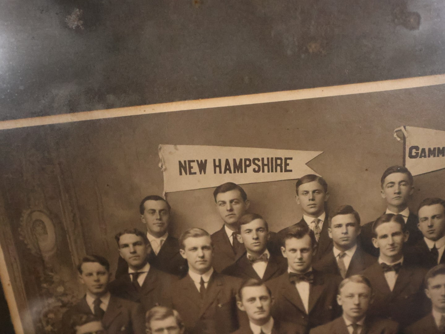 Antique Framed Gamma Theta Fraternity Photo With New Hampshire Pennant, 27 Men In Photo