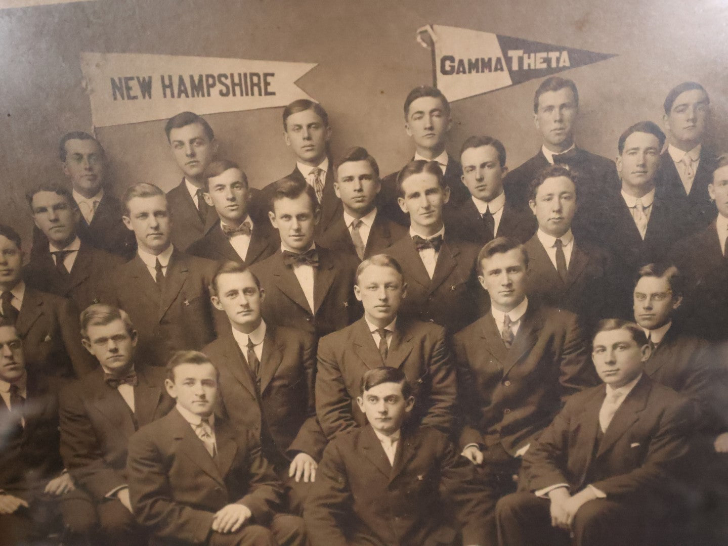 Antique Framed Gamma Theta Fraternity Photo With New Hampshire Pennant, 27 Men In Photo