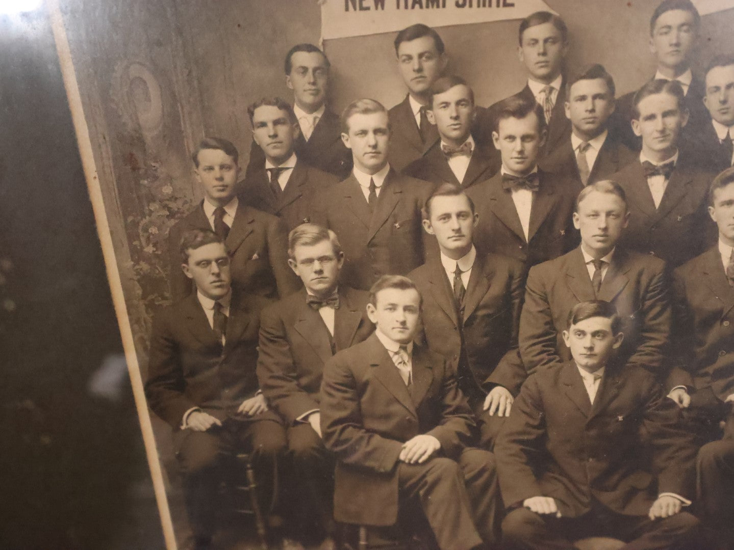 Antique Framed Gamma Theta Fraternity Photo With New Hampshire Pennant, 27 Men In Photo