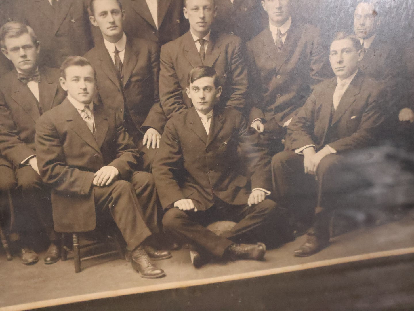 Antique Framed Gamma Theta Fraternity Photo With New Hampshire Pennant, 27 Men In Photo