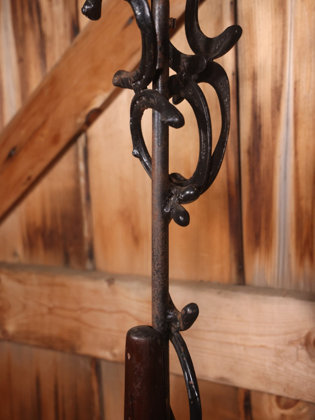 Vintage Western Folk Art Sculpture, Welded Horseshoes And Antique Rifle, Coat Stand Or Lamp, Likely Unfinished