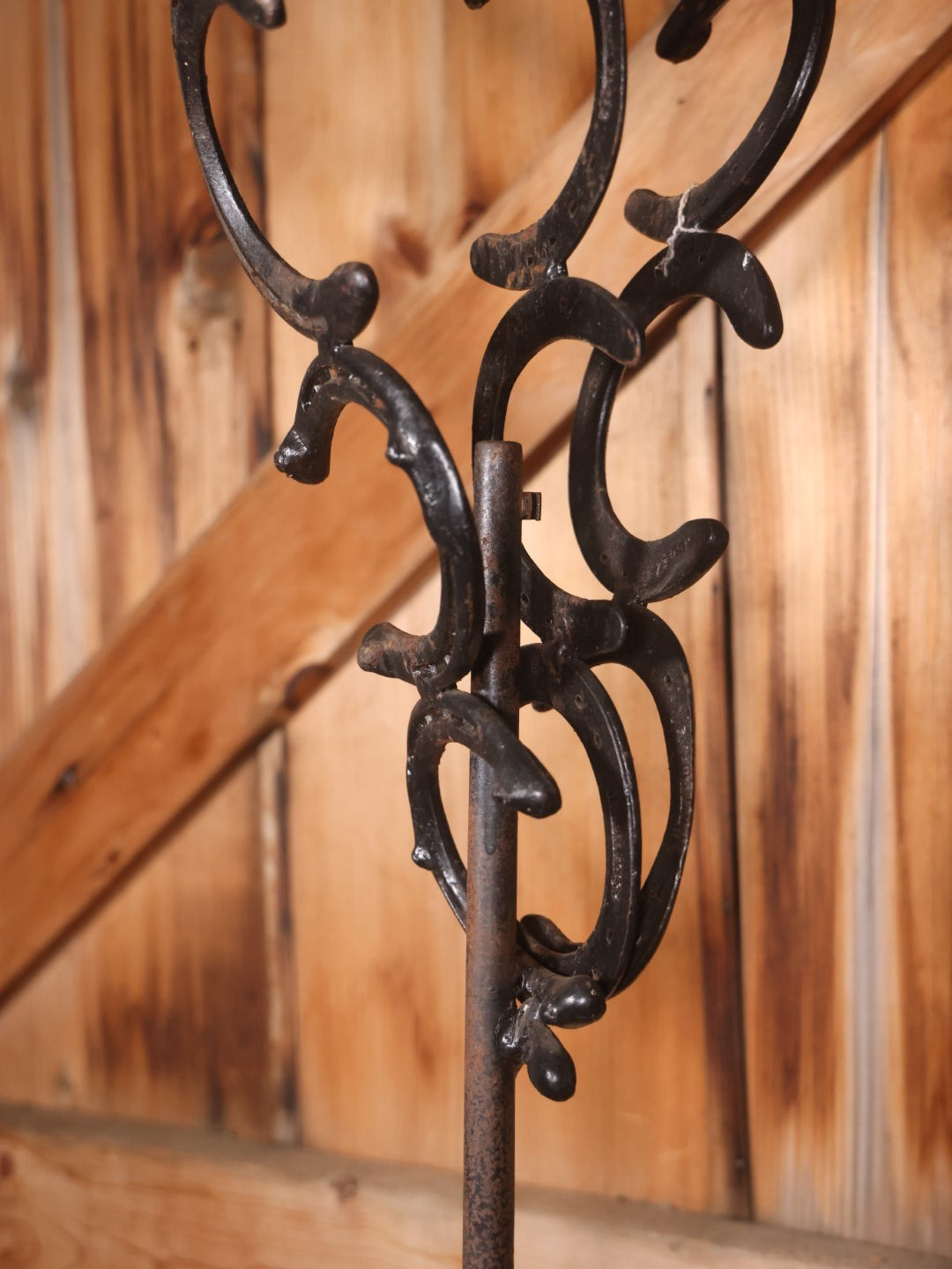 Vintage Western Folk Art Sculpture, Welded Horseshoes And Antique Rifle, Coat Stand Or Lamp, Likely Unfinished