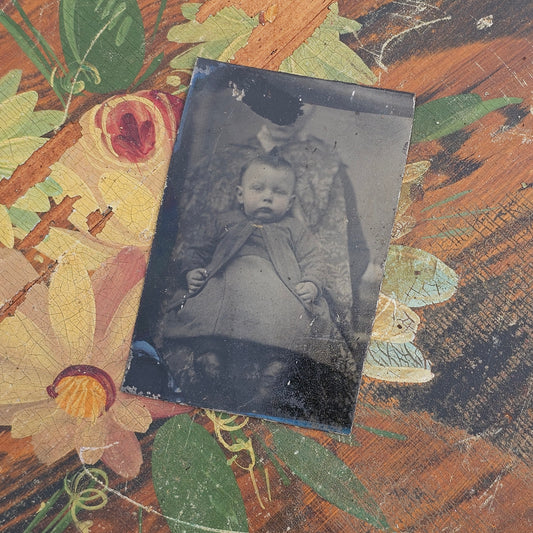 Unidentified hidden mother tintype photograph