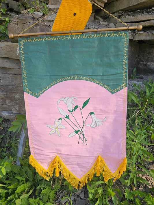 Antique Embroidered Odd Fellows IOOF Rebekah Green and Pink Banner with White Flowers