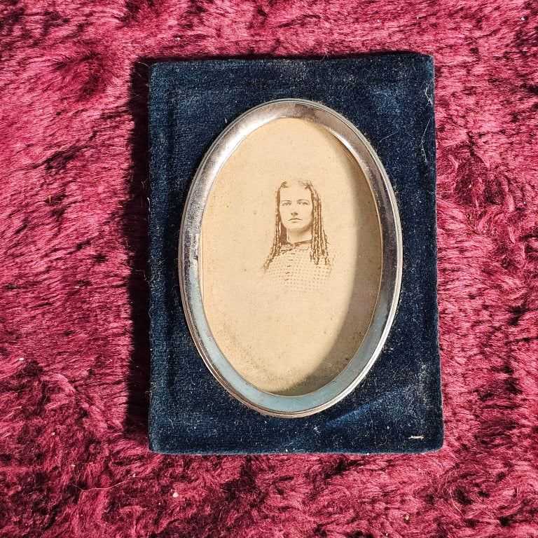 Antique Blue Velvet Frame With Cdv Photo Of Woman