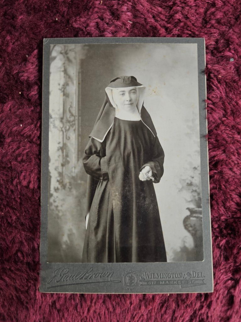 Cabinet Card Of Nun In Full Habit, J Paul Brown Photographer, Wilmington, Delaware