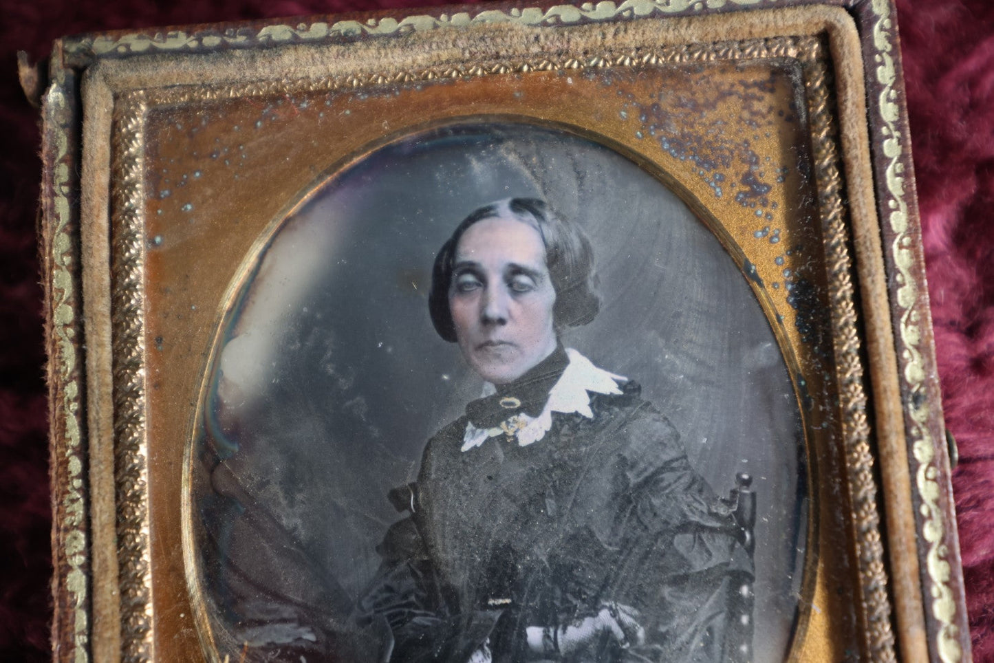 Lot 039 - Antique 6Th Plate Daguerrerotype Photograph Of Woman With Strange Looking Eyes, Face, Half Leatherette Case