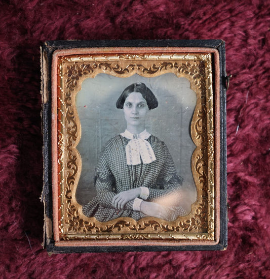 Lot 040 - Antique 6Th Plate Daguerreotype Photograph Of Pretty Young Woman, Half Leatherette Case