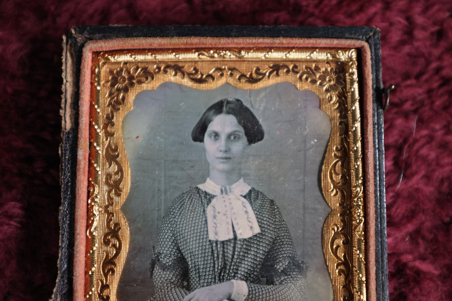 Lot 040 - Antique 6Th Plate Daguerreotype Photograph Of Pretty Young Woman, Half Leatherette Case