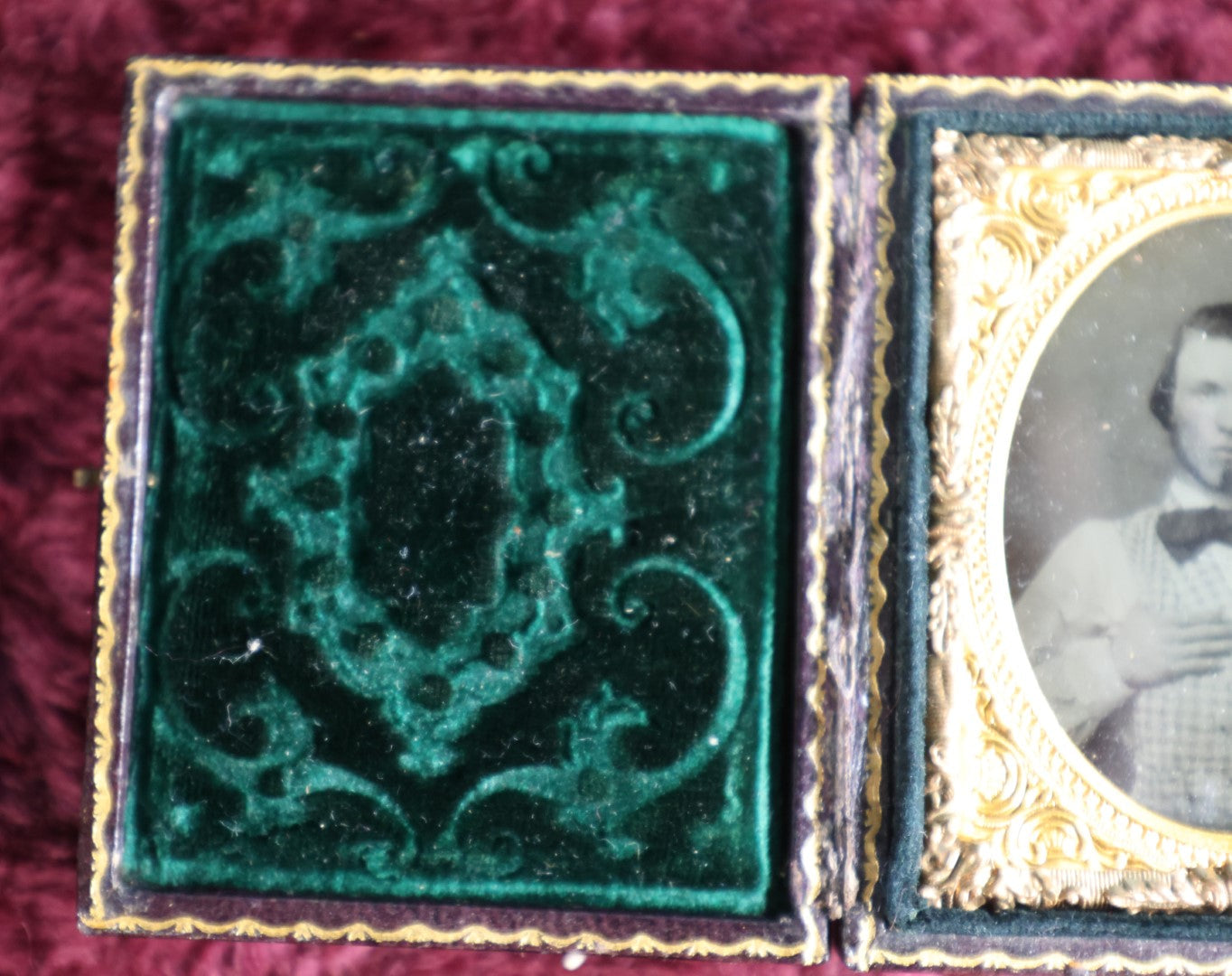 Lot 042 - Antique 9Th Plate Ruby Ambrotype Photograph Of Young Man, Large Bowtie, Hand On Chest, In Full Leatherette Case With Beautiful Green Pillow