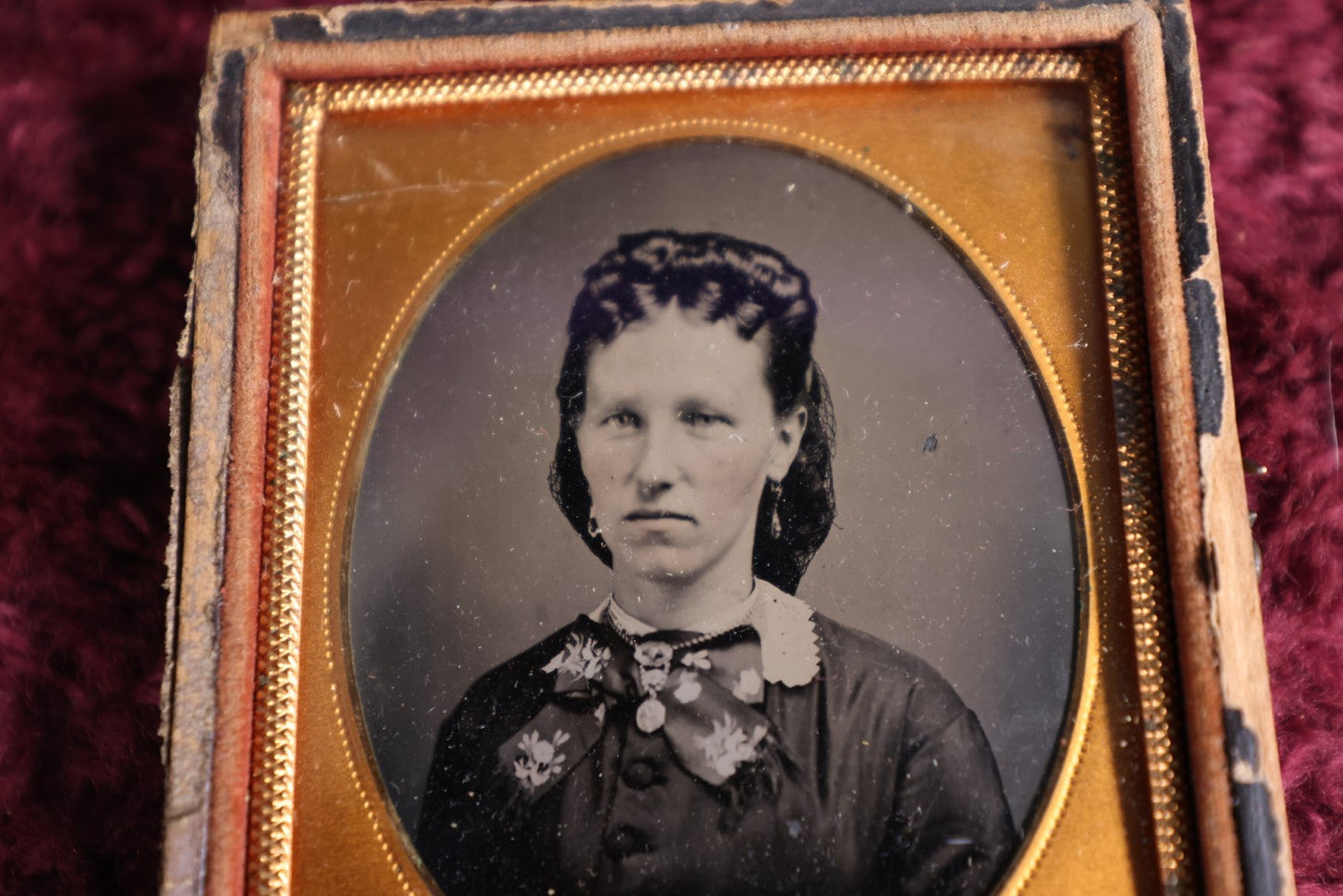 Lot 046 - Antique 6Th Plate Tintype Photohgraph Of Pretty Young Woman, L.R. Gard, Artist, Marked Mat