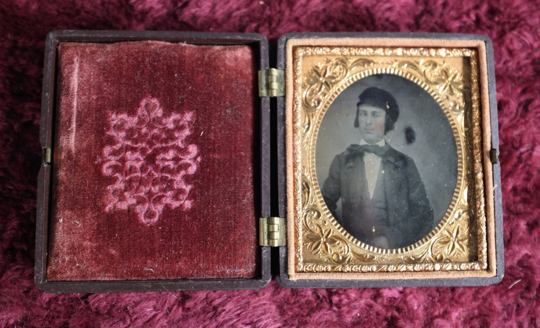 Lot 049 - Antique 6Th Plate Tintype Photograph Of Cross Eyed Man In Full Thermoplastic Case