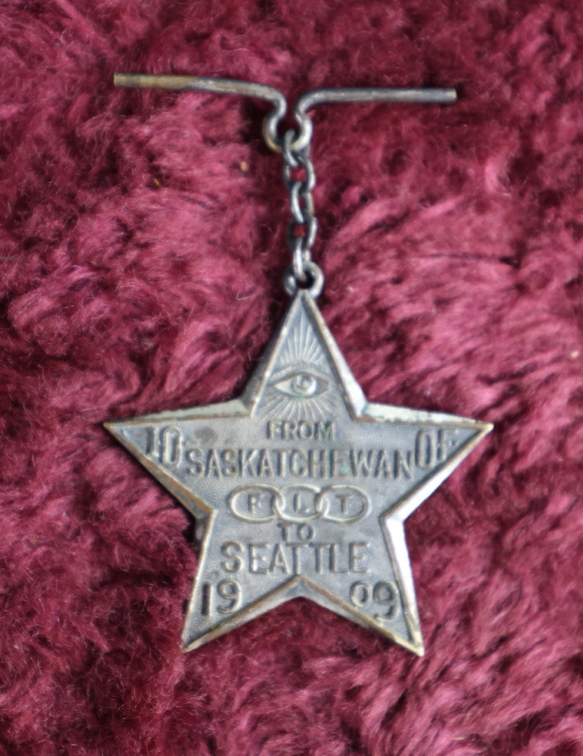 Lot 051 - Antique Odd Fellows I.O.O.F. Star Badge, From Saskatchewan To Seattle, 1909, F.L.T., By Robbins Co., Attleboro, Massachusetts