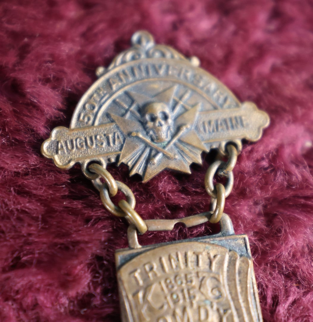 Lot 052 - Antique Knights Of Columbus Augusta Maine 50Th Annioversary Metal Badge, Skull And Crossbones, 1865 To 1915, Trinity Commandery