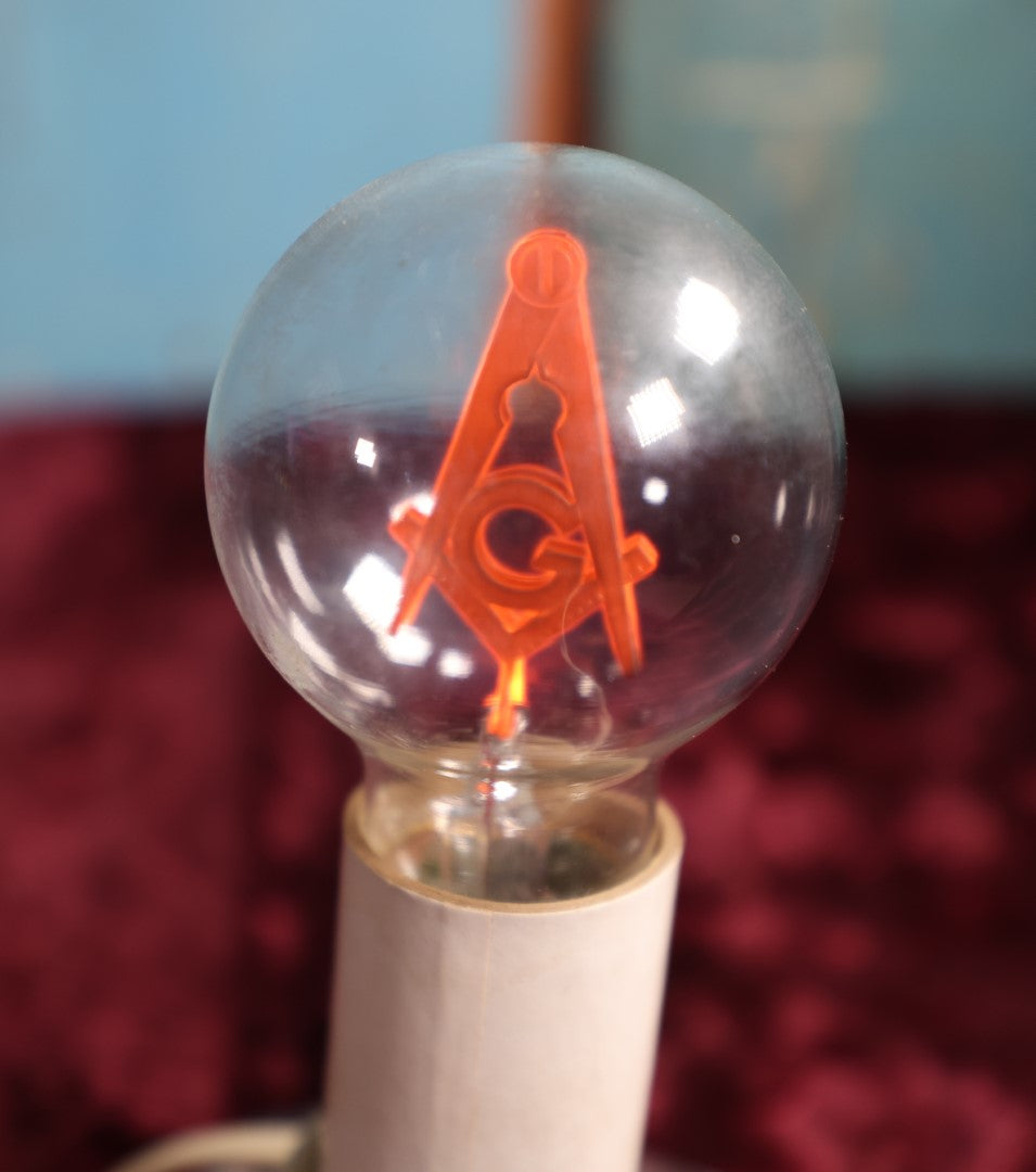 Lot 056 - Lamp Base With Antique Aerolux Freemasons Masonic Compass And Square Glowing Lightbulb, Working