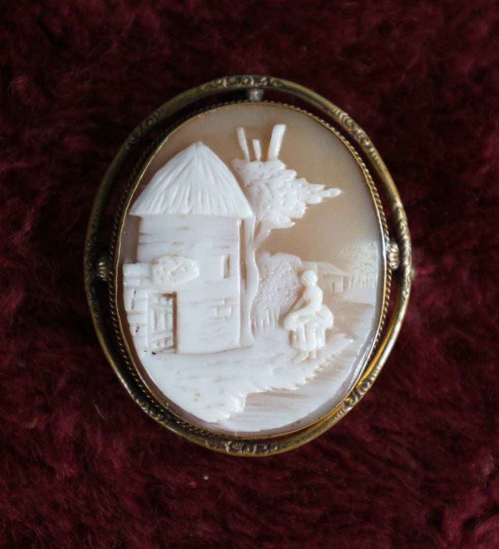 Lot 057 - Victorian Cameo Brooch Pin With Hair Memento On Back, Wear, Crack In Glass