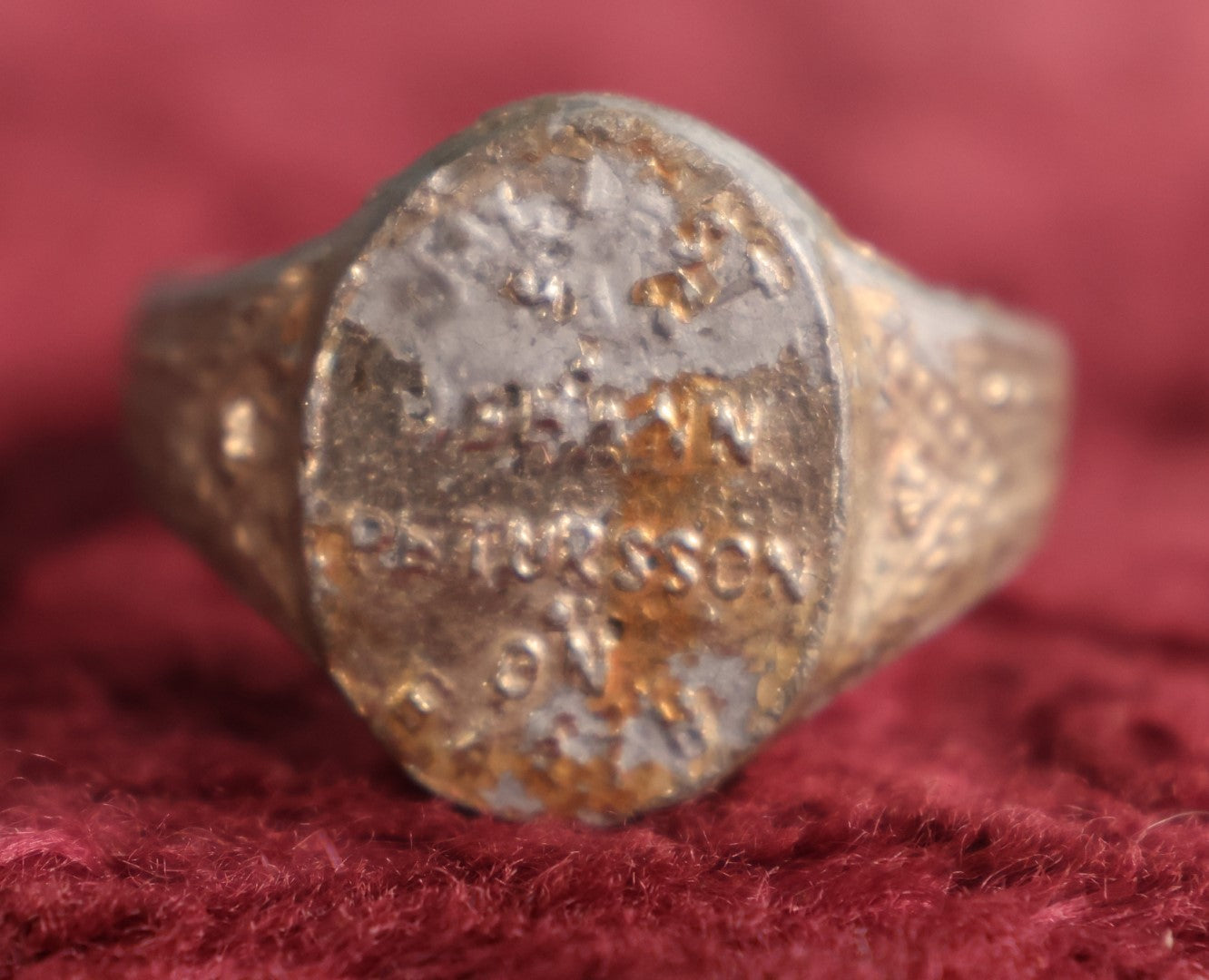 Lot 060 - Vintage Side Show Novelty Gift Ring From Johann K. Petursson, The Icelandic Giant, Wear And Tear Throughout