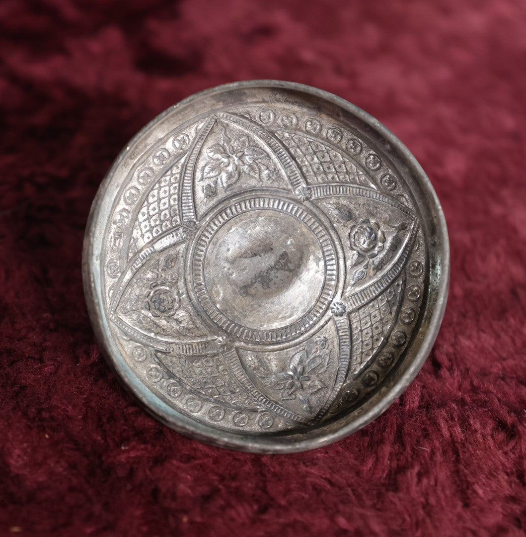 Lot 074 - Antique Silverplate Jar Lid With Begging Dog, Lid Only, Ornate