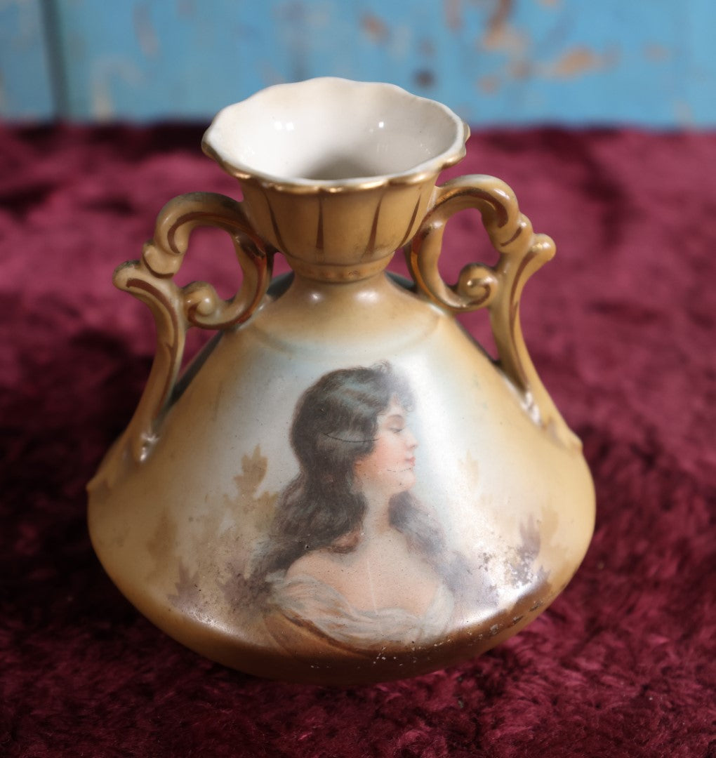 Lot 083 - Antique Small Vase With Woman'S Head, Marked Austria