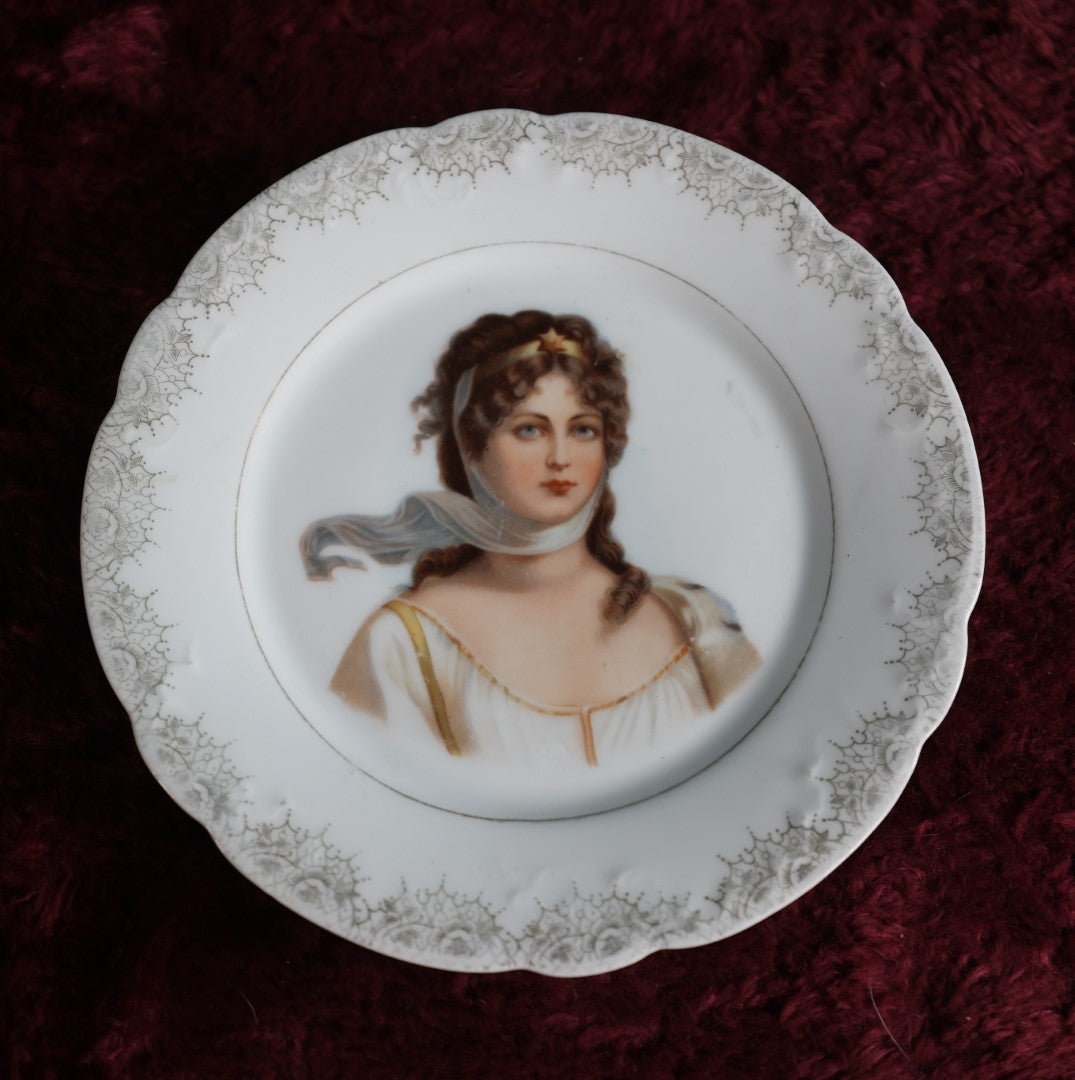 Lot 084 - Antique Plate With Woman'S Face, Marked Bavaria