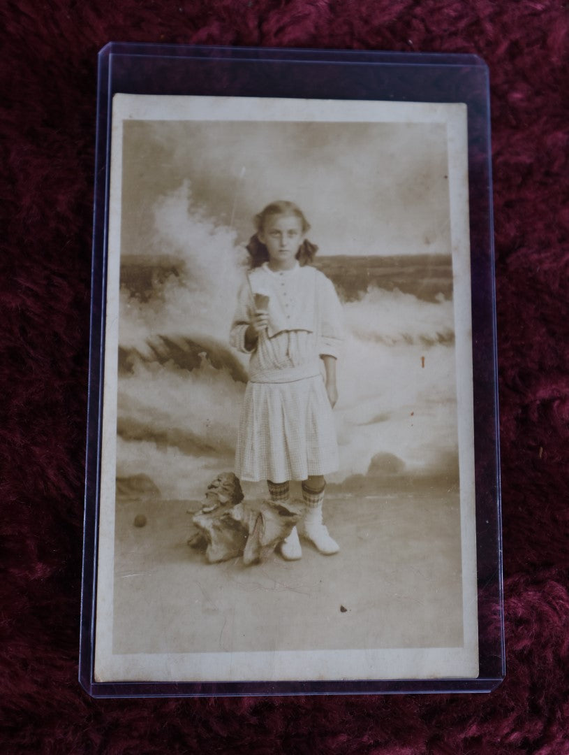 Lot 110 - Antique Rppc Real Photo Postcard Of Little Girl Eating Ice Cream At Beach