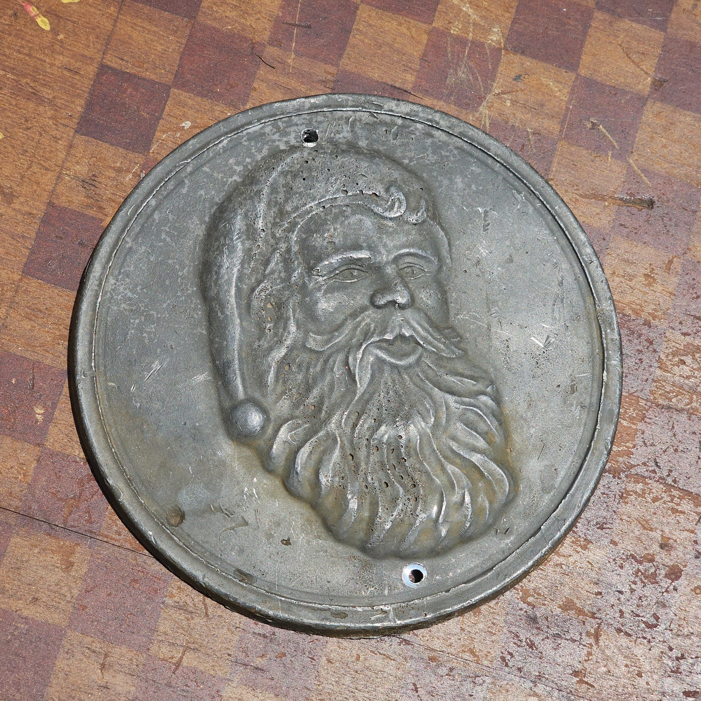 Antique Heavy Cast Metal Santa Claus Christmas Plaque, 8" Diameter