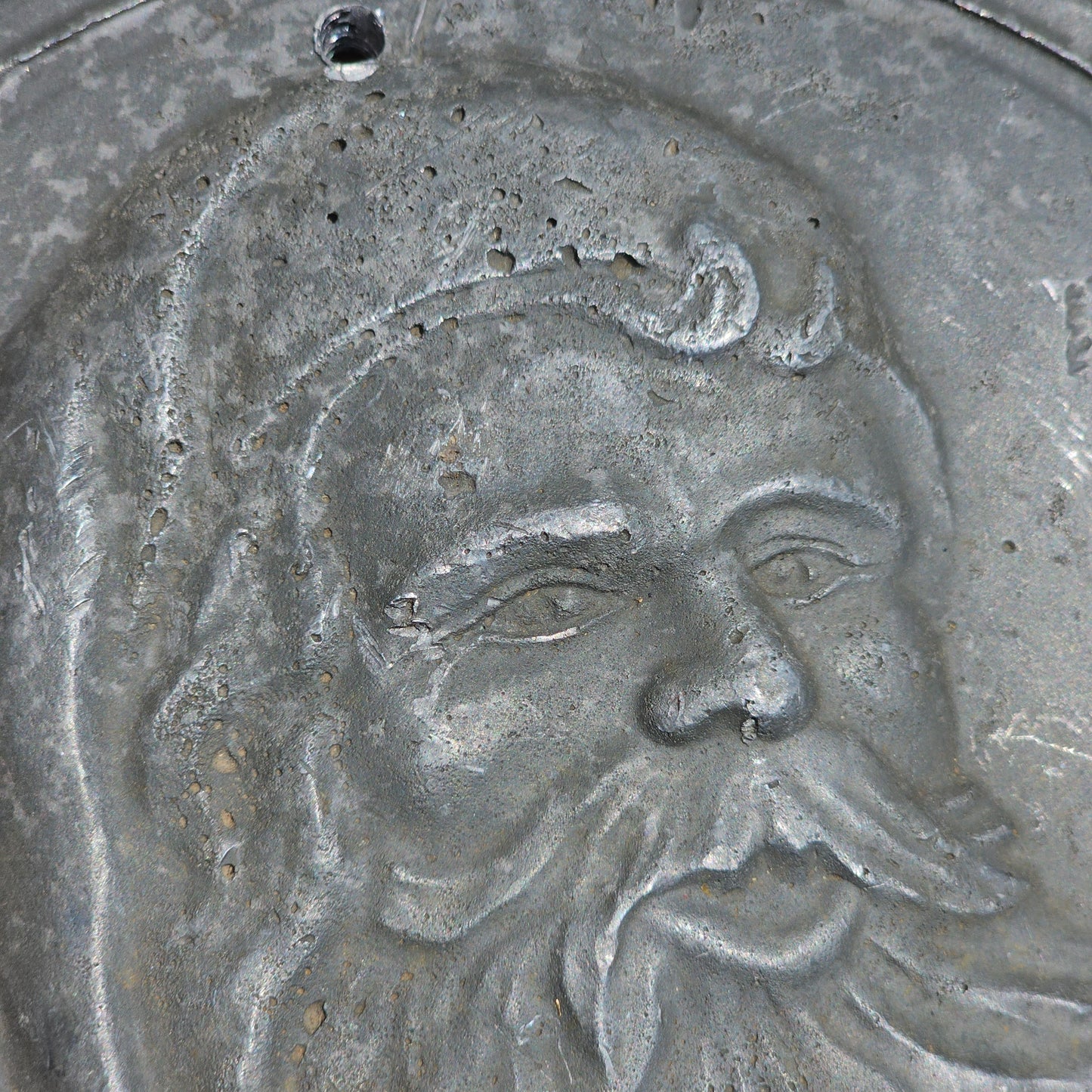 Antique Heavy Cast Metal Santa Claus Christmas Plaque, 8" Diameter