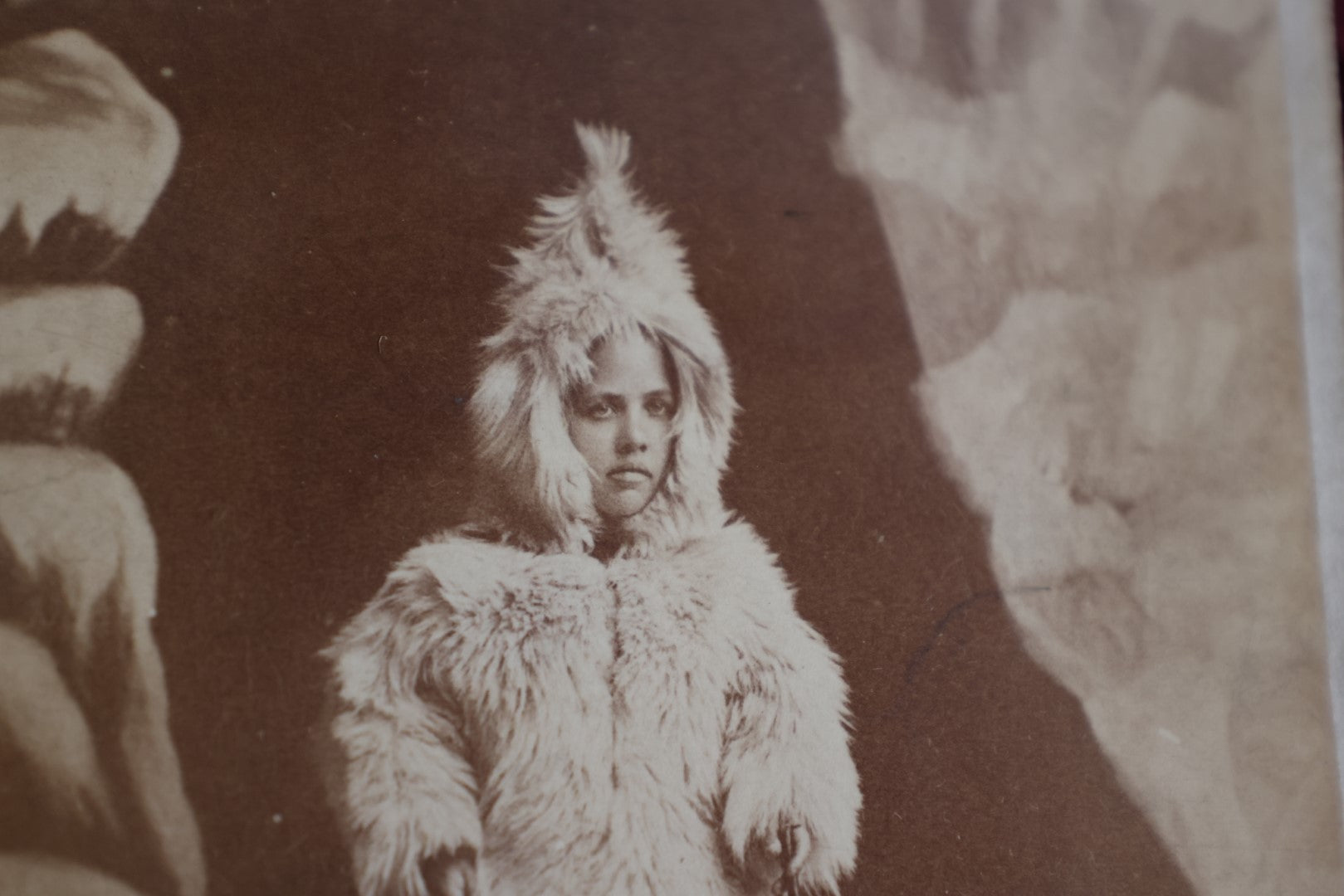 Lot 158 - Antique Cabinet Card Sideshow Photograph Of "The Little Esquimaux (Eskimo) Lady," Miss Olof Krarer, Inuit Performer, Little Person, Age 30 Years, Height 40 Inches, Photographed By W.E. Bowan, Ottawa, Illinois, Note Bend In Corner