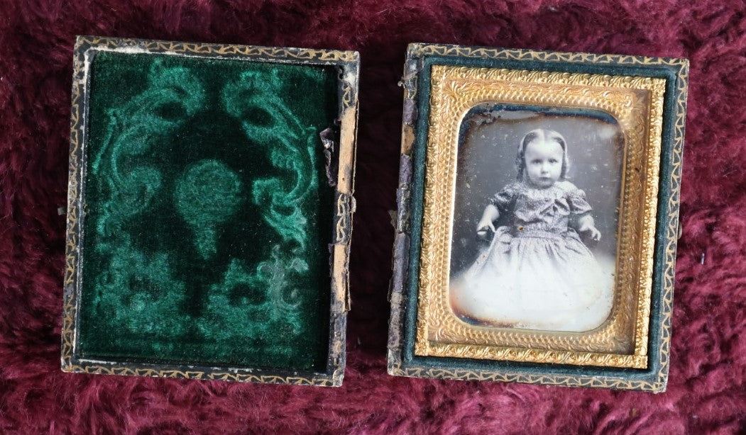 Lot 159 - 1/9Th Plate Daguerreotype Of Baby Girl With Blonde Hair, Dress, Split Leatherette Union Case With Green Pillow