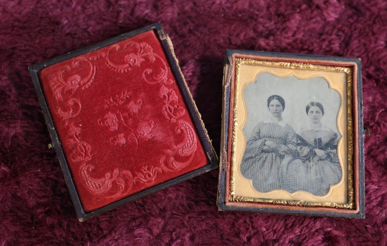 Lot 123 - 1/6Th Plate Ambrotype Of Two Women, Possible Sisters, In Split Union Case