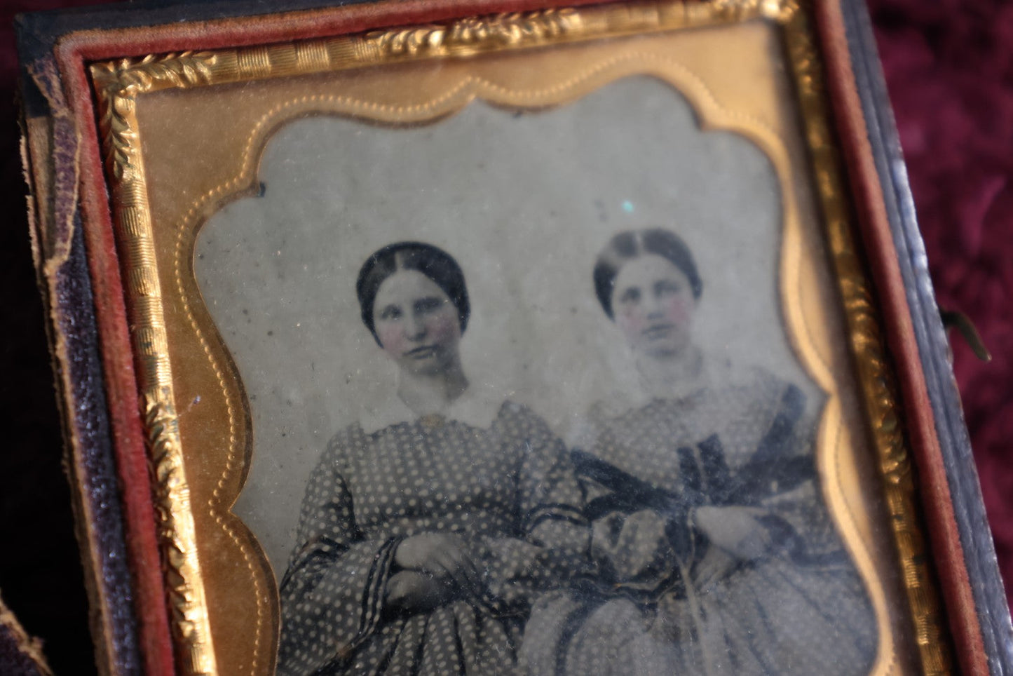 Lot 123 - 1/6Th Plate Ambrotype Of Two Women, Possible Sisters, In Split Union Case