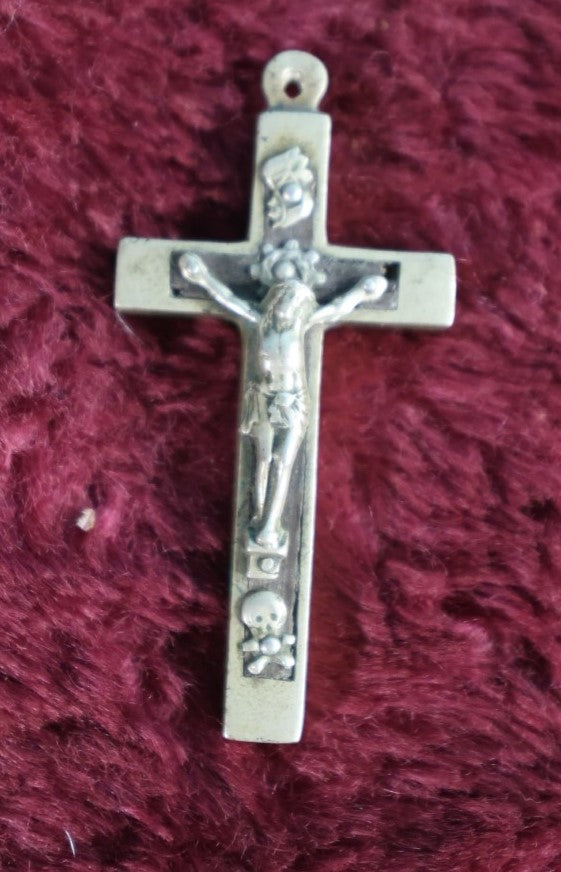 Lot 130 - Antique Wood And Metal Crucifix, Skull And Crossbones - Approximately 2.5"