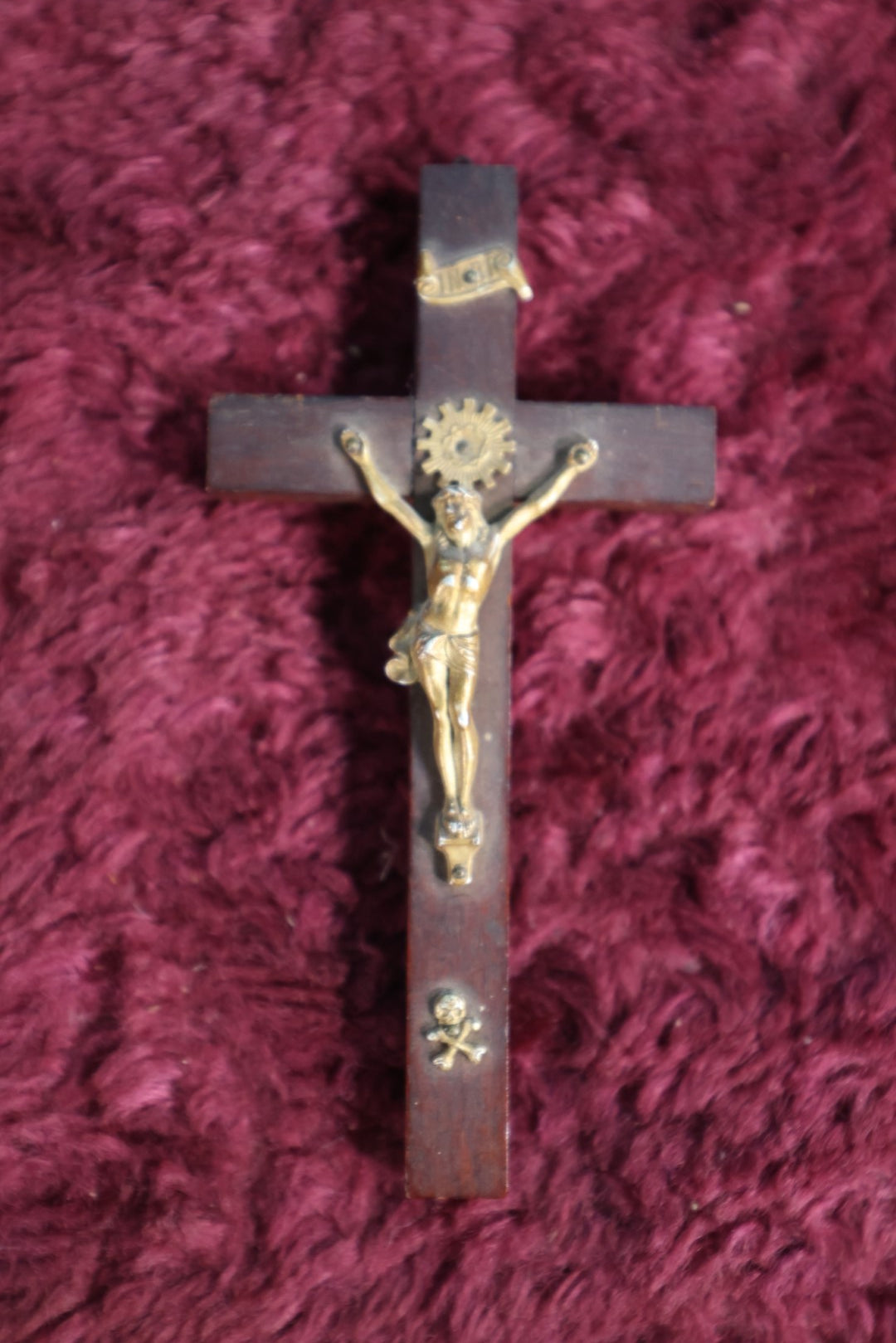 Lot 134 - Antique Wood And Metal Crucifix - Approximately 5"