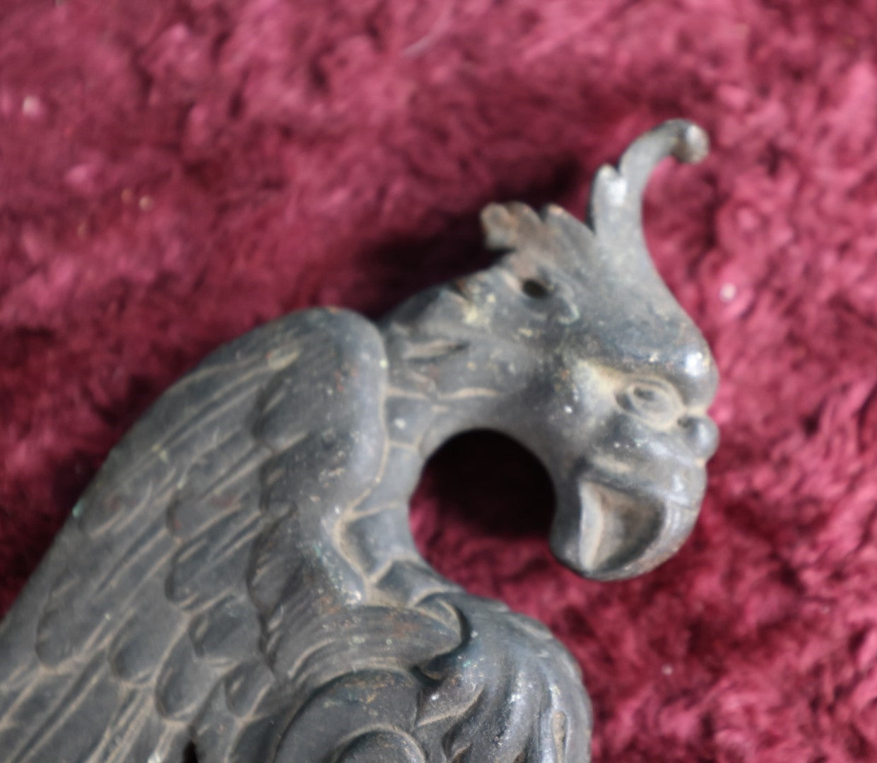 Lot 032 - Antique Cast Iron Gargoyle Or Parrot Threaded Lamp Finial