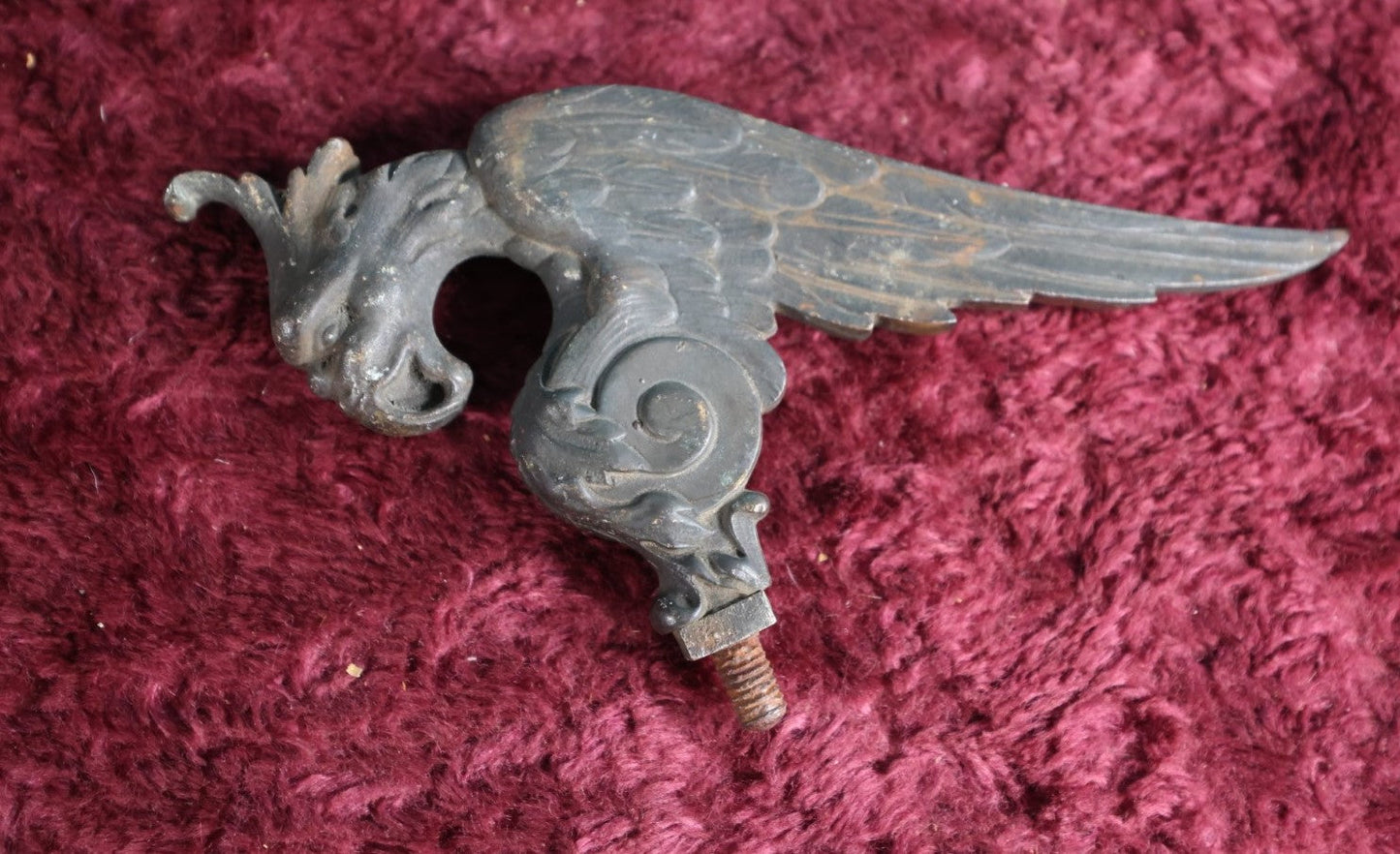 Lot 032 - Antique Cast Iron Gargoyle Or Parrot Threaded Lamp Finial