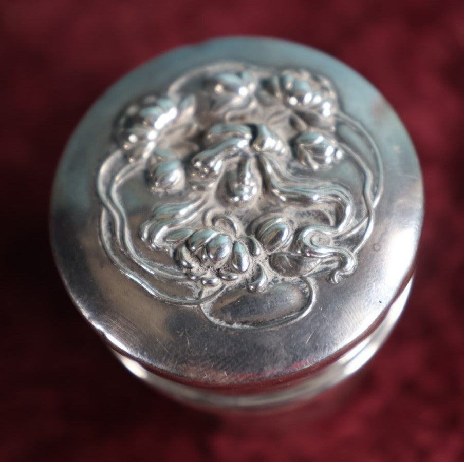 Lot 036 - Antique Art Nouveau Sterling Silver Powder Box With Woman Face Motif, Axe With Three X Hallmark, Attributed To Wm.B. Kerr & Co - Newark, Nj - Approx 1.55 Ounces Troy