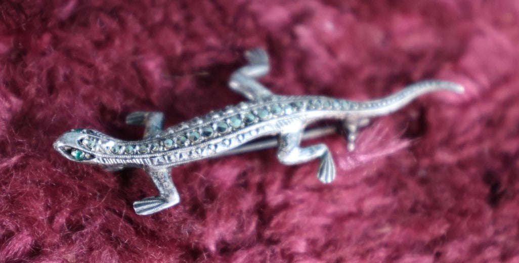 Lot 040 - Vintage Unmarked Bejewelled Lizard Brooch, Pinback