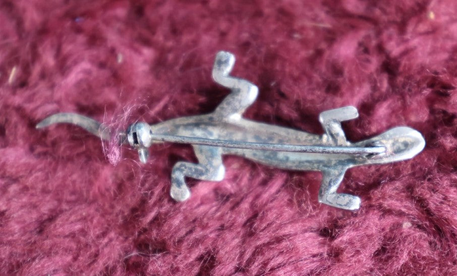 Lot 040 - Vintage Unmarked Bejewelled Lizard Brooch, Pinback