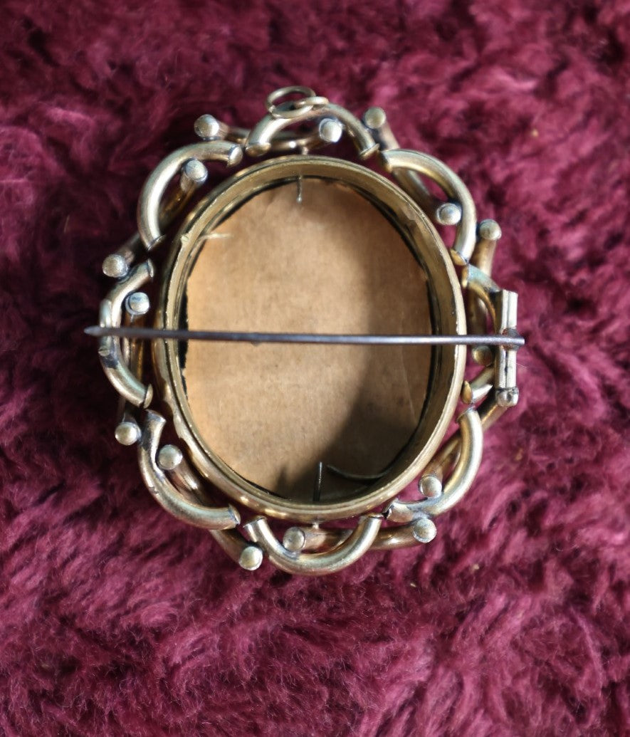 Lot 041 - Antique Tintype Brooch With Photo Of Small Child Behind Glass, Spinning Brooch, No Hair, But Probably Had Hair Originall, Pinback