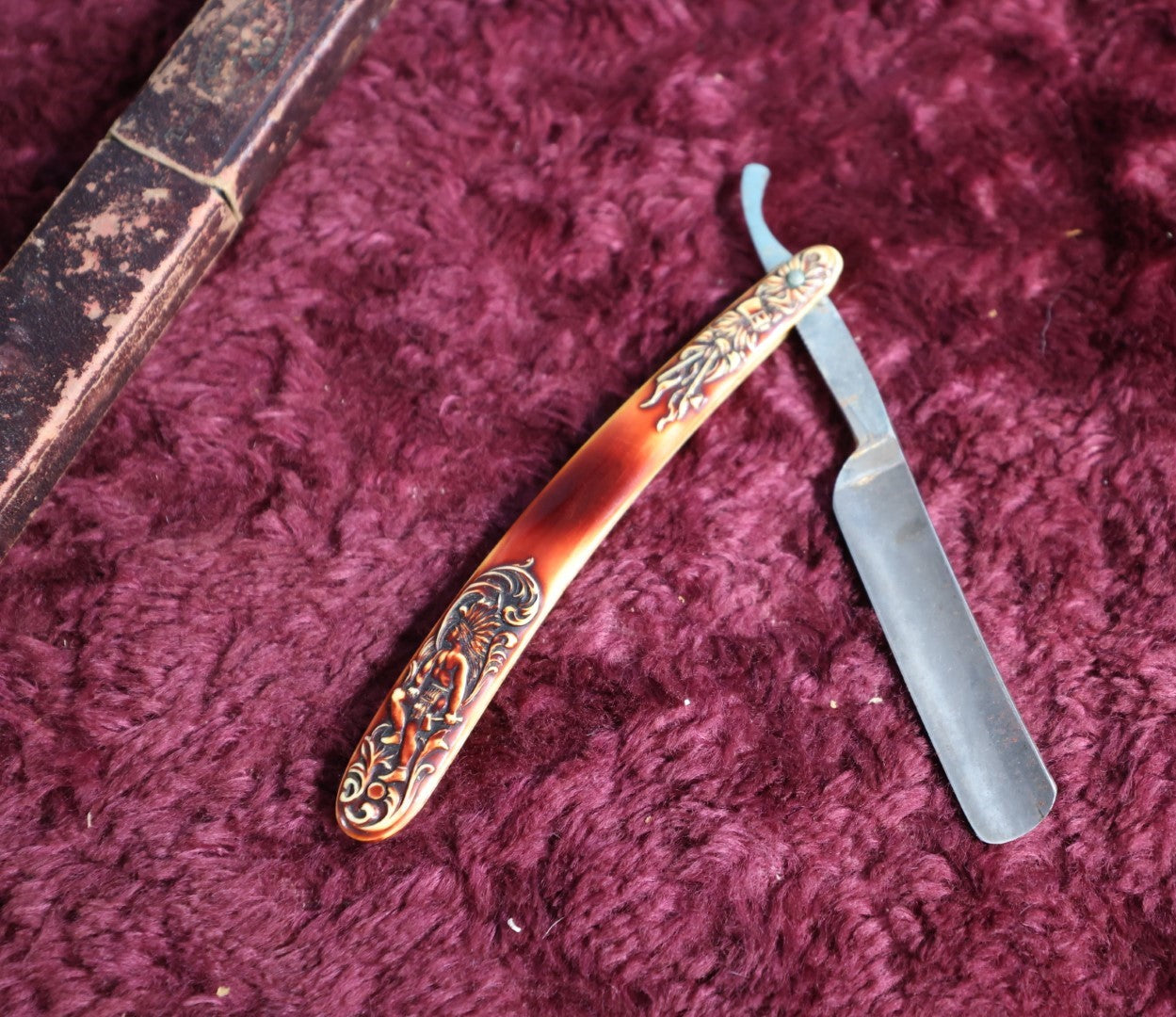 Lot 045 - Antique Barbershop Straight Razor With Native American Indian Brave Soldier Motif, Case Codes Not Match, No. 9302, By Clauss, Fremont, California