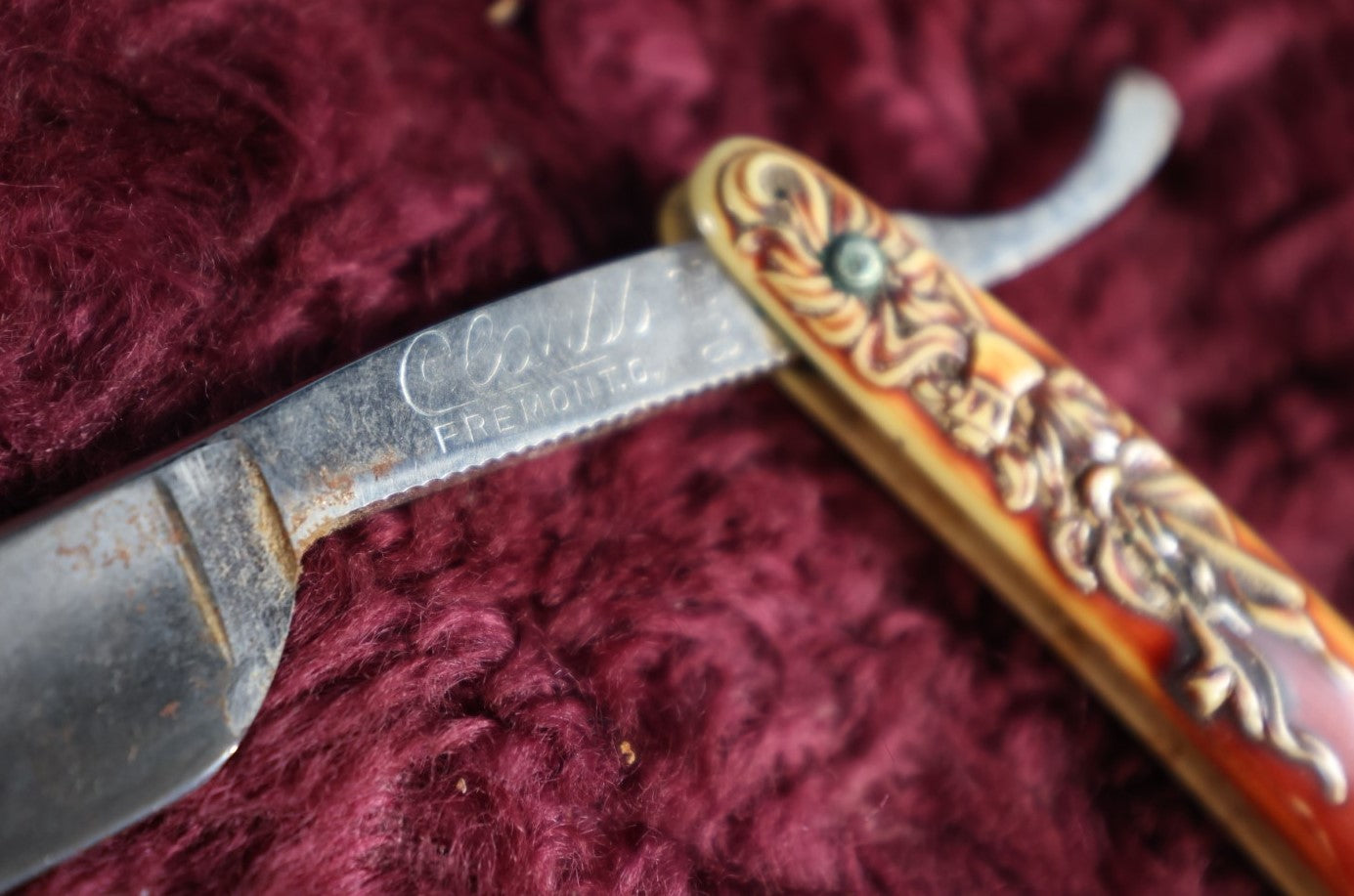 Lot 045 - Antique Barbershop Straight Razor With Native American Indian Brave Soldier Motif, Case Codes Not Match, No. 9302, By Clauss, Fremont, California